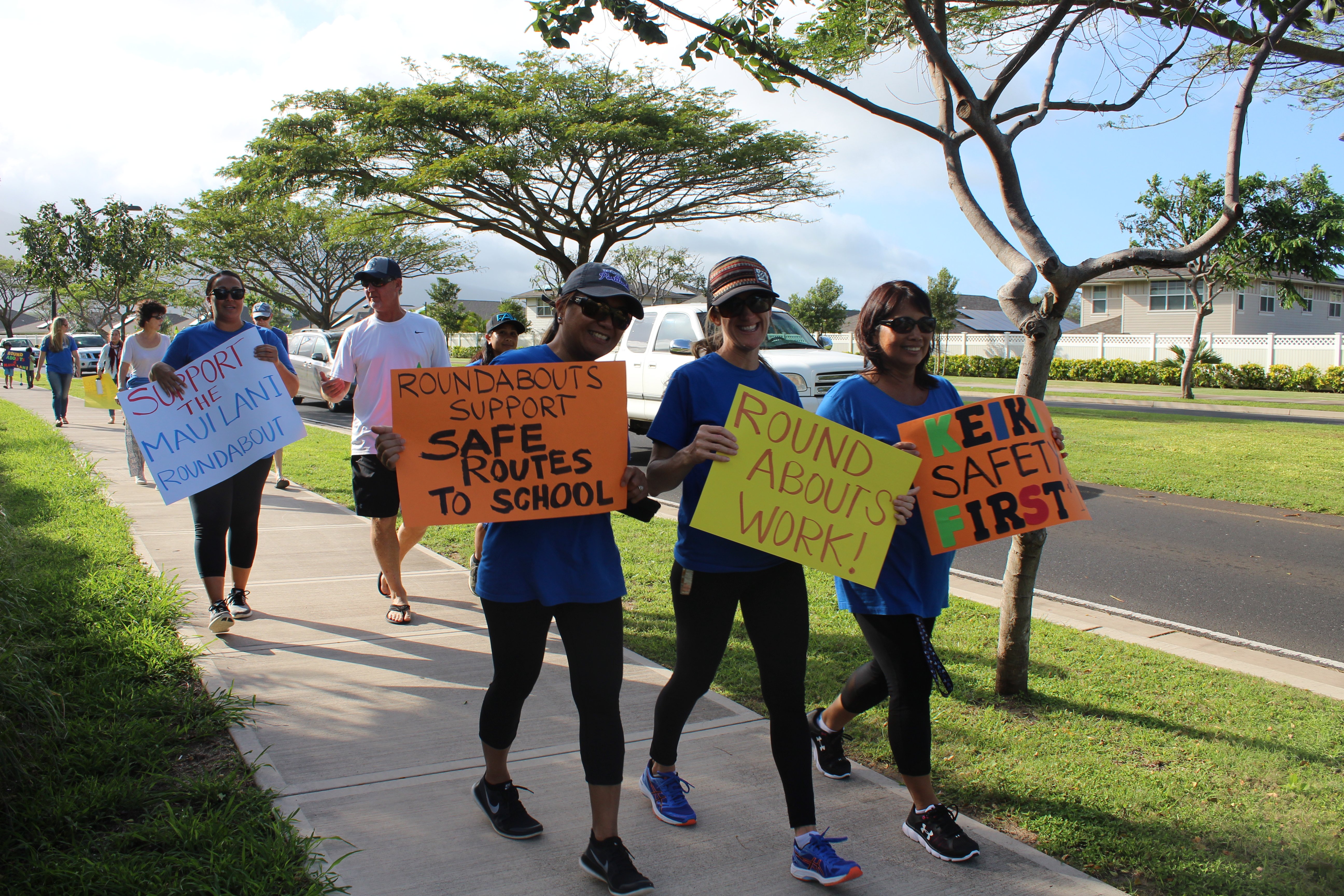 2018.04.12 CM Maui Lani Roundabout Sign Waving 4