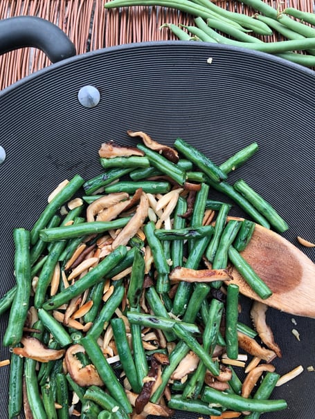 Thanksgiving stir fry green beans